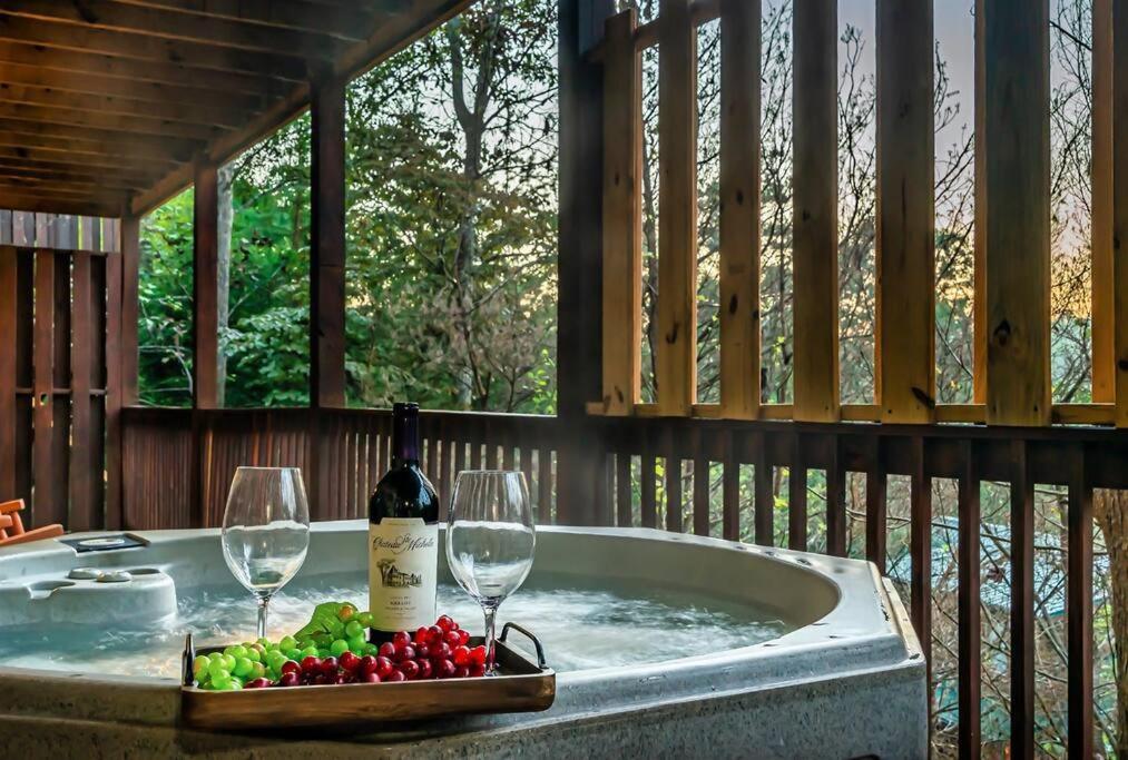 Spacious Smokies Cabin - Hot Tub With Mountain Views Gatlinburg Exterior foto