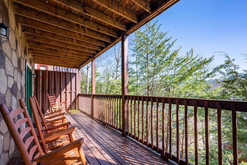 Spacious Smokies Cabin - Hot Tub With Mountain Views Gatlinburg Exterior foto