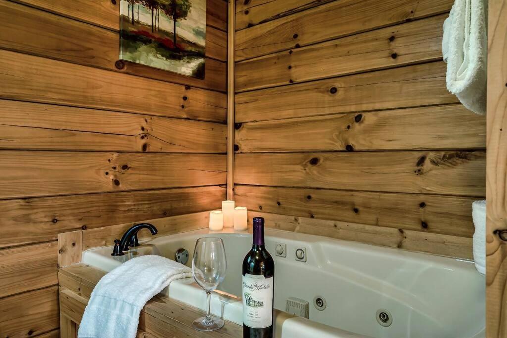 Spacious Smokies Cabin - Hot Tub With Mountain Views Gatlinburg Exterior foto