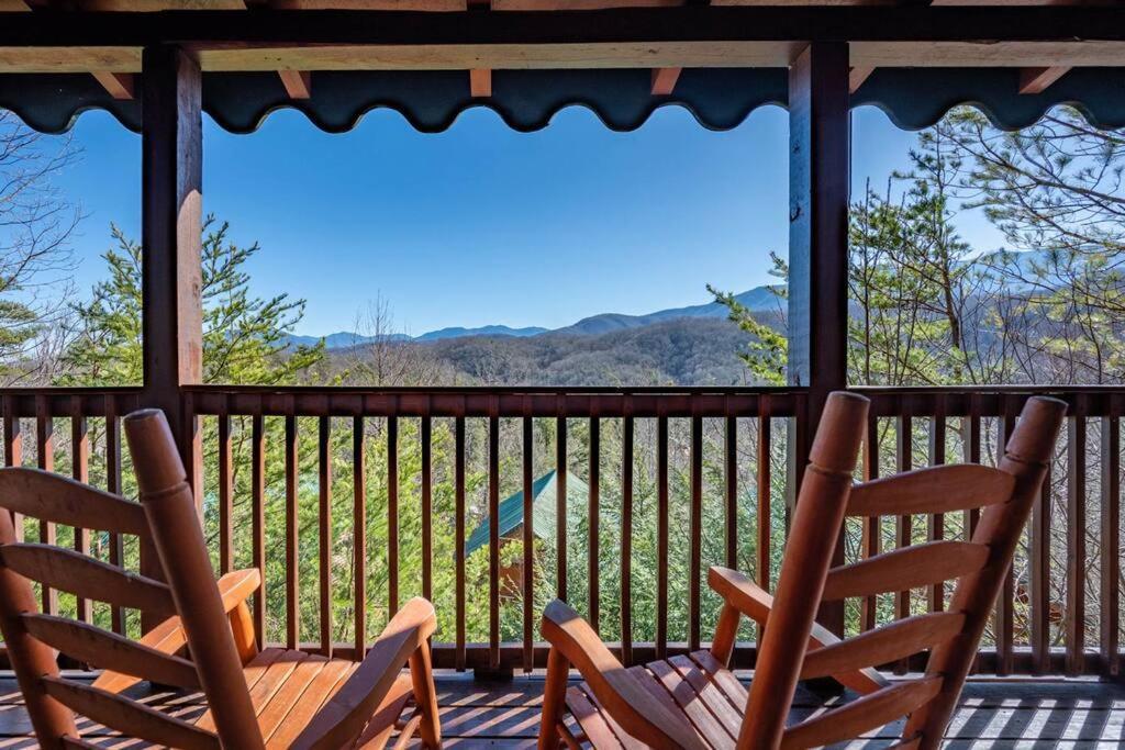 Spacious Smokies Cabin - Hot Tub With Mountain Views Gatlinburg Exterior foto