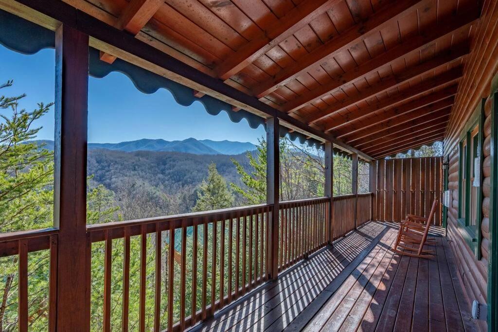 Spacious Smokies Cabin - Hot Tub With Mountain Views Gatlinburg Exterior foto