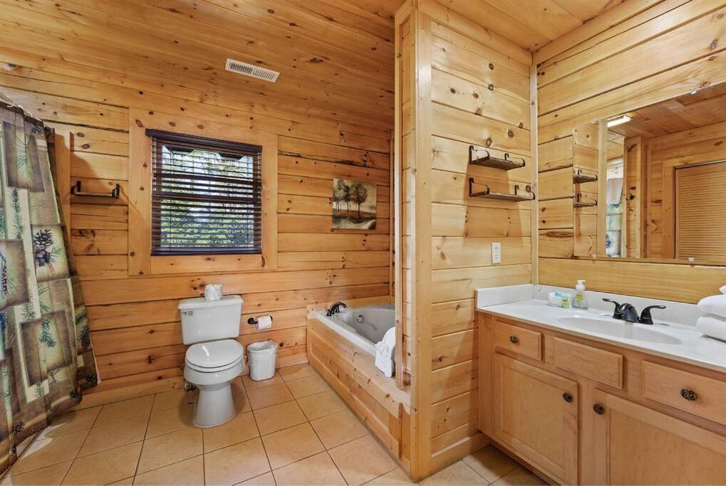 Spacious Smokies Cabin - Hot Tub With Mountain Views Gatlinburg Exterior foto