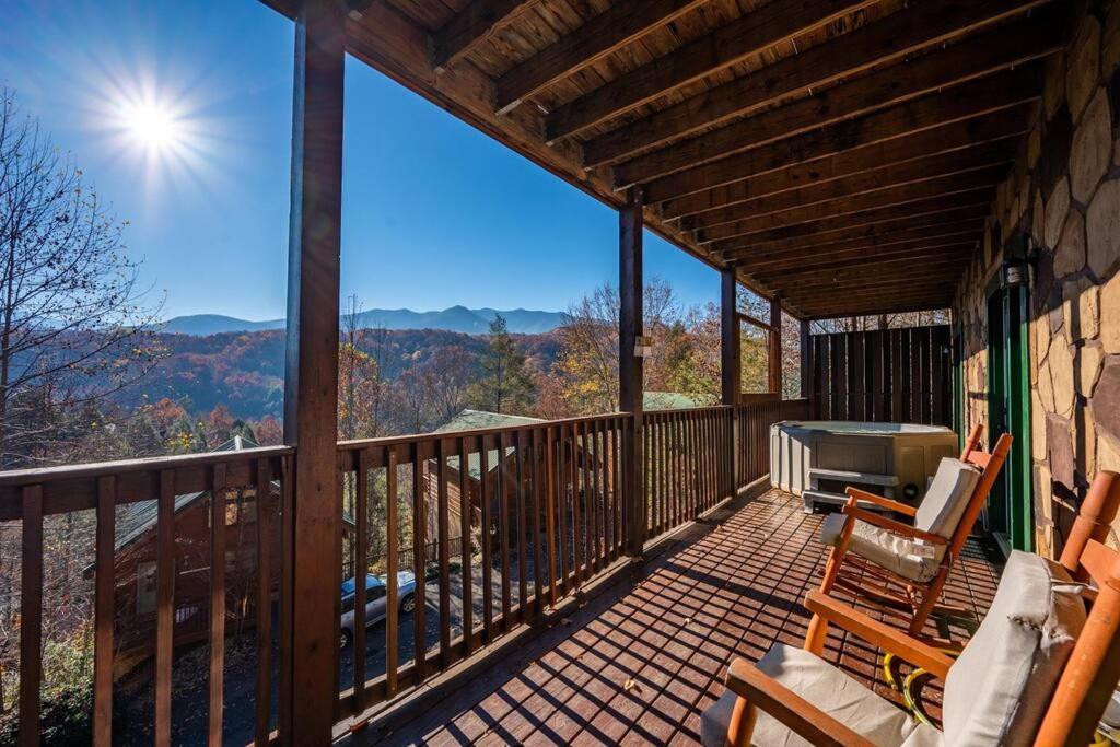 Spacious Smokies Cabin - Hot Tub With Mountain Views Gatlinburg Exterior foto