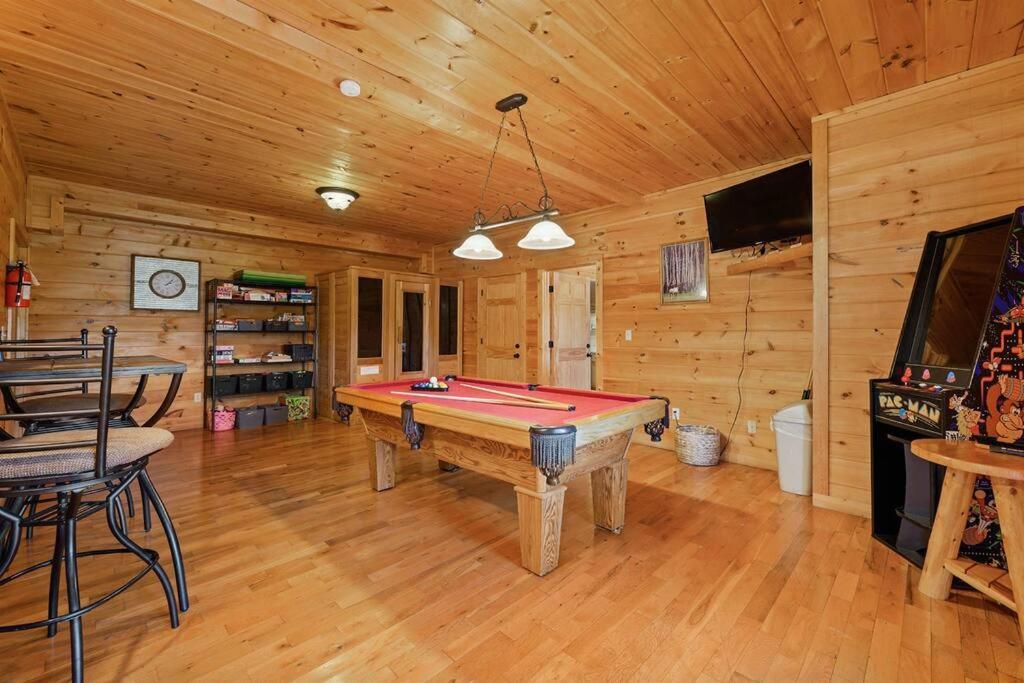 Spacious Smokies Cabin - Hot Tub With Mountain Views Gatlinburg Exterior foto